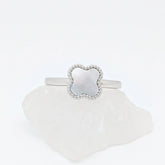 Zilveren Clover anxiety ring van stainless steel met glanzende parelmoersteen – Luminora