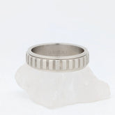 Zilveren Arden fidget ring met ribpatroon en moderne glans – Luminora