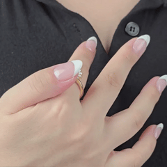 Animatie van draaiende Daisy fidget ring in goud met madelief