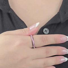 Animatie van draaiende Elina fidget ring met glanzende roze edelstenen – Luminora