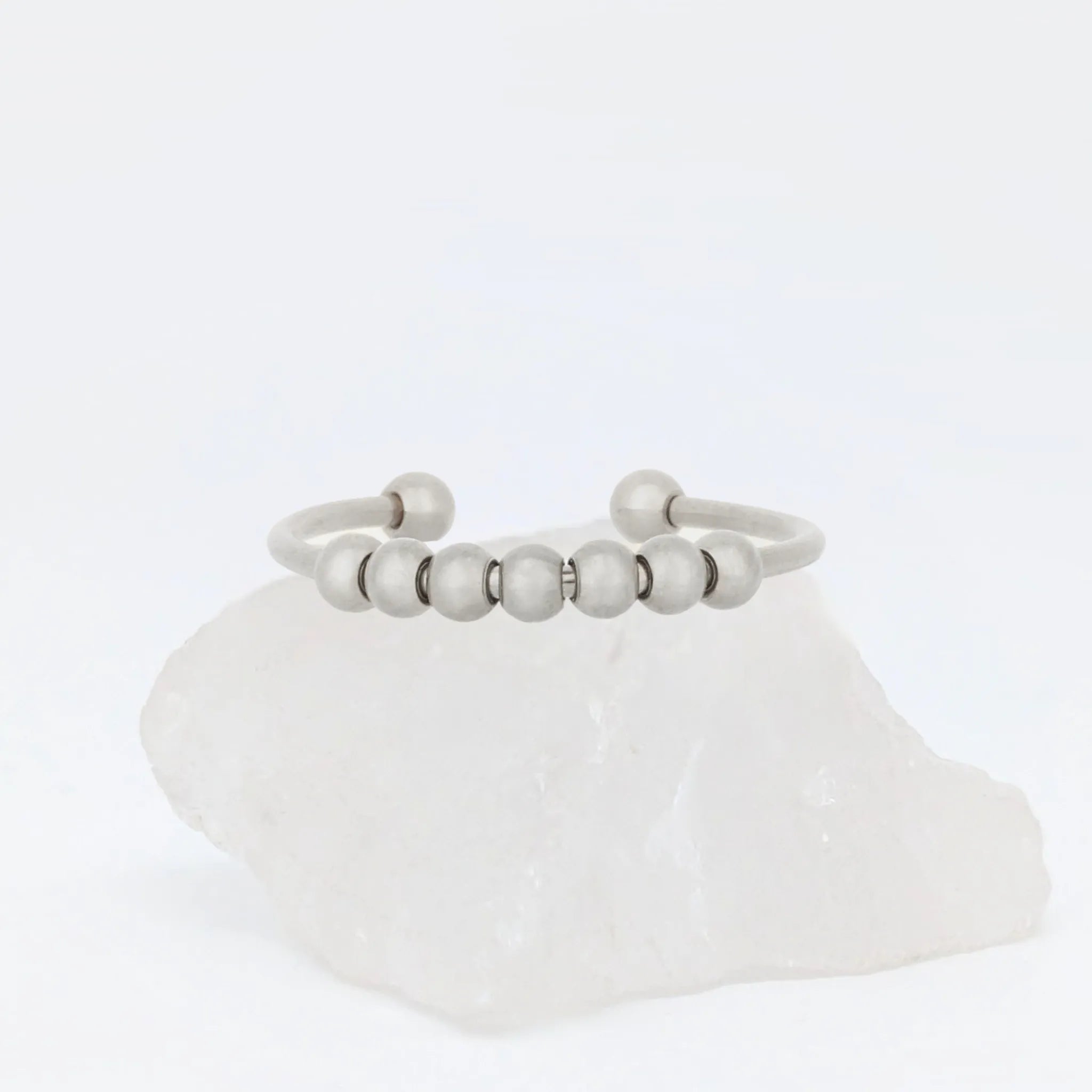 Fidget ring Bead in zilverkleurig stainless steel met gladde kralen, minimalistisch design – Luminora