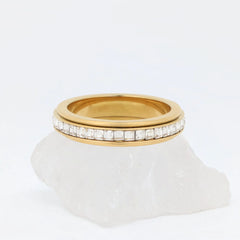 Gouden Elevate fidget ring van stainless steel met sprankelende kristallen in strakke setting – Luminora