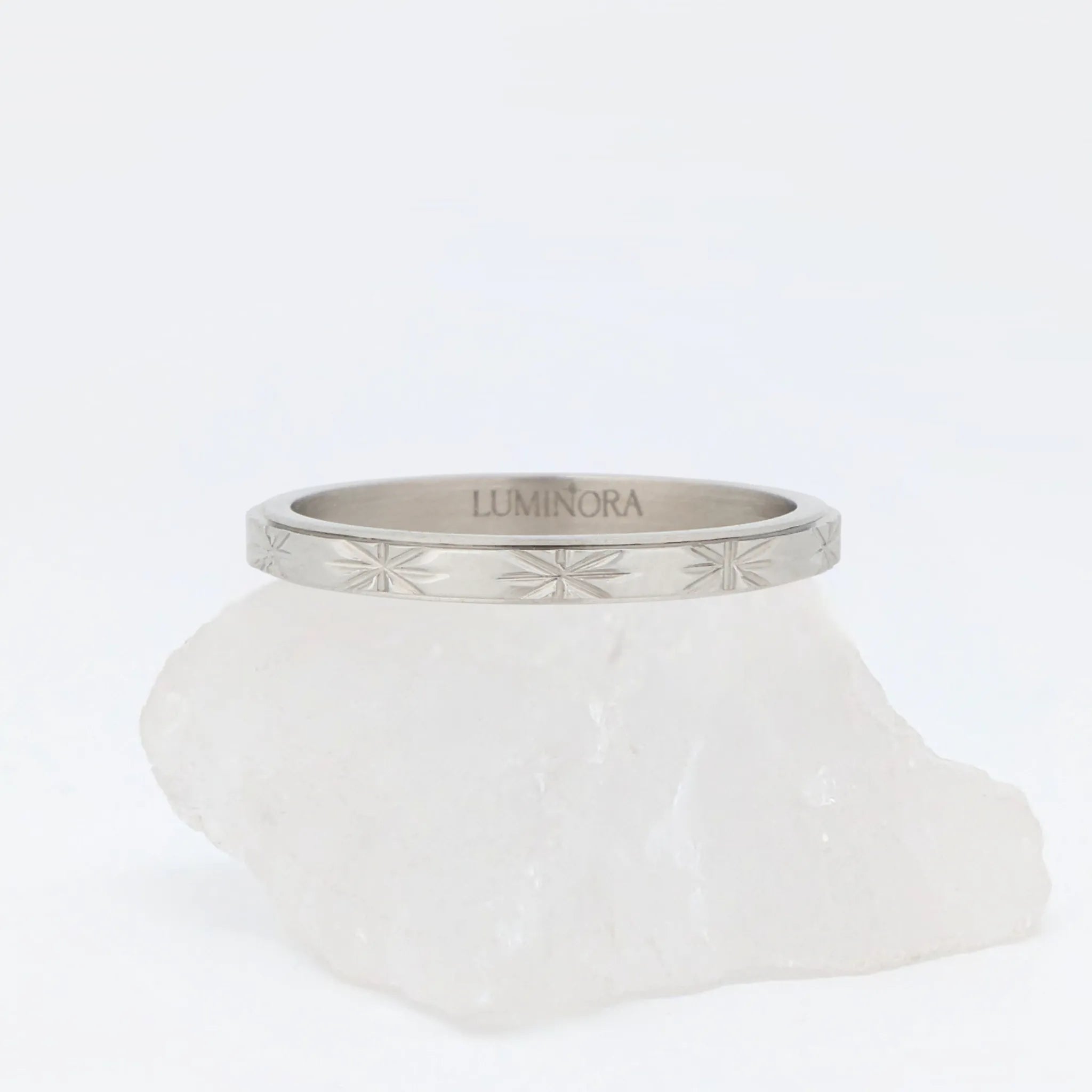 Lila fidget ring in zilver met stergravure voor ontspanning en stressverlichting – Luminora