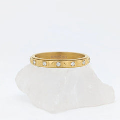 Lumi fidget ring in goudkleurig stainless steel met subtiele steentjes – Luminora