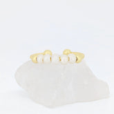 Gouden Pearl fidget ring met bewegende parels op witte steen – Luminora