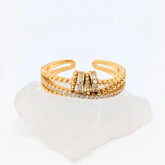 Gouden Serenity anxiety ring met witte steentjes – helpt ontspannen en stress verminderen – Luminora