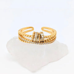 Gouden Serenity anxiety ring met witte steentjes – helpt ontspannen en stress verminderen – Luminora