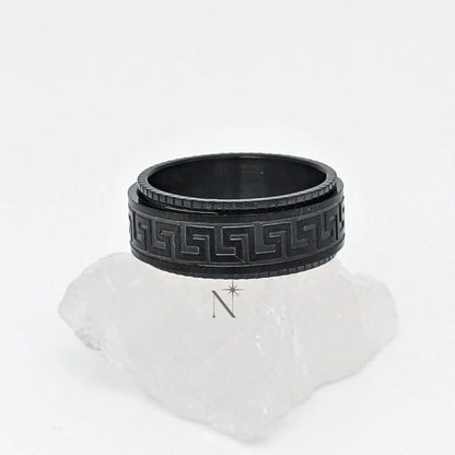 Luminora Zeus Ring Zwart - RVS Fidget Ring met zwarte draaibare buitenste ring met patroon