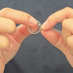 Animatie van de Bead Ketting met beweegbare kralen – fidget ketting van RVS die soepel beweegt voor een rustgevend gevoel.