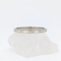 Lila fidget ring in zilver met stergravure voor ontspanning en stressverlichting – Luminora