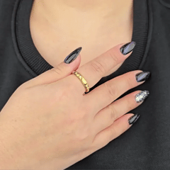 Animatie van draaiende Lumi fidget ring in goud met steentjes – Luminora