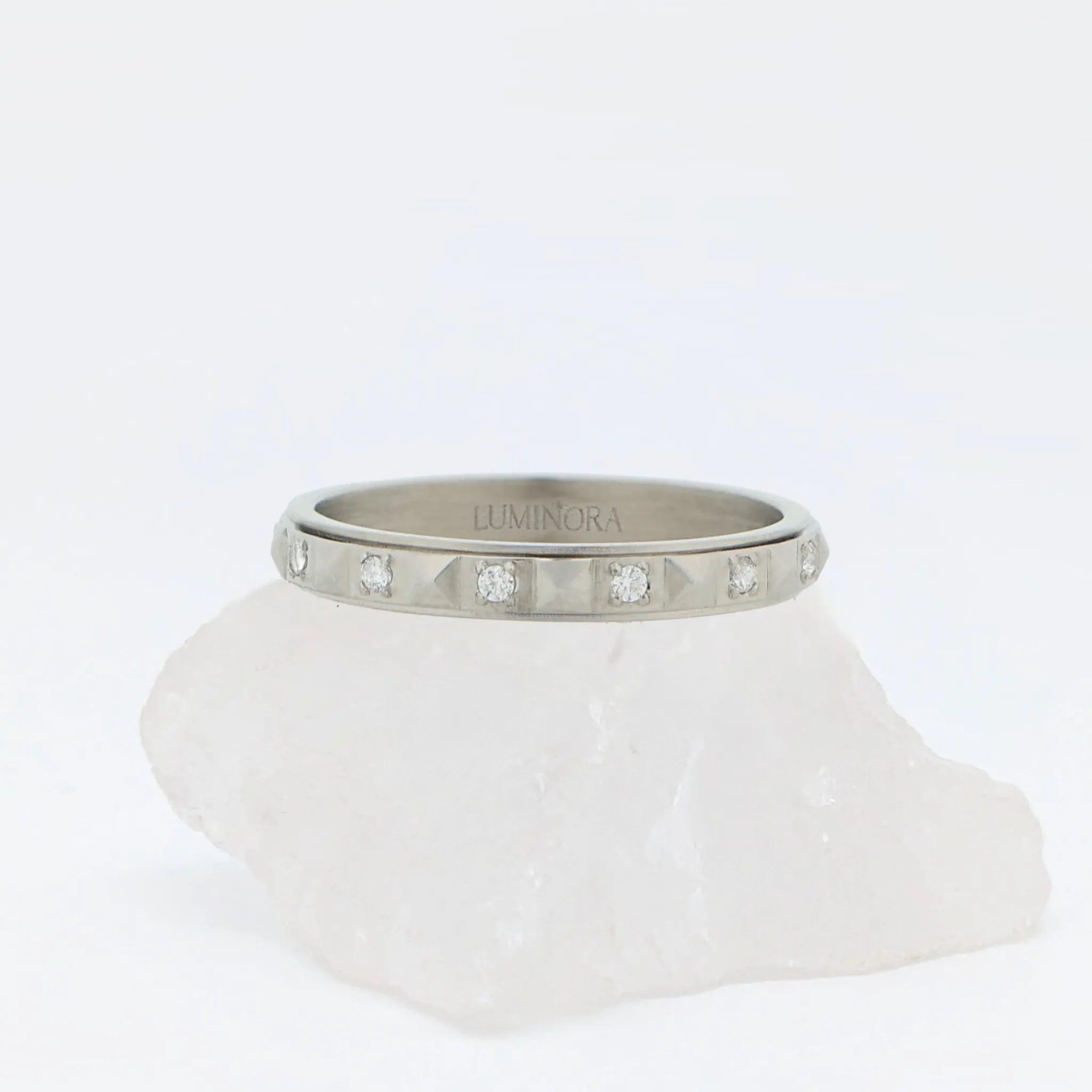 Lumi fidget ring in zilver van stainless steel met subtiele steentjes – Luminora