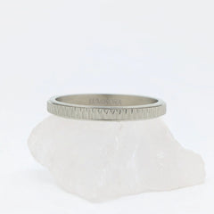 Mello fidget ring in zilver van stainless steel met subtiel patroon – Luminora