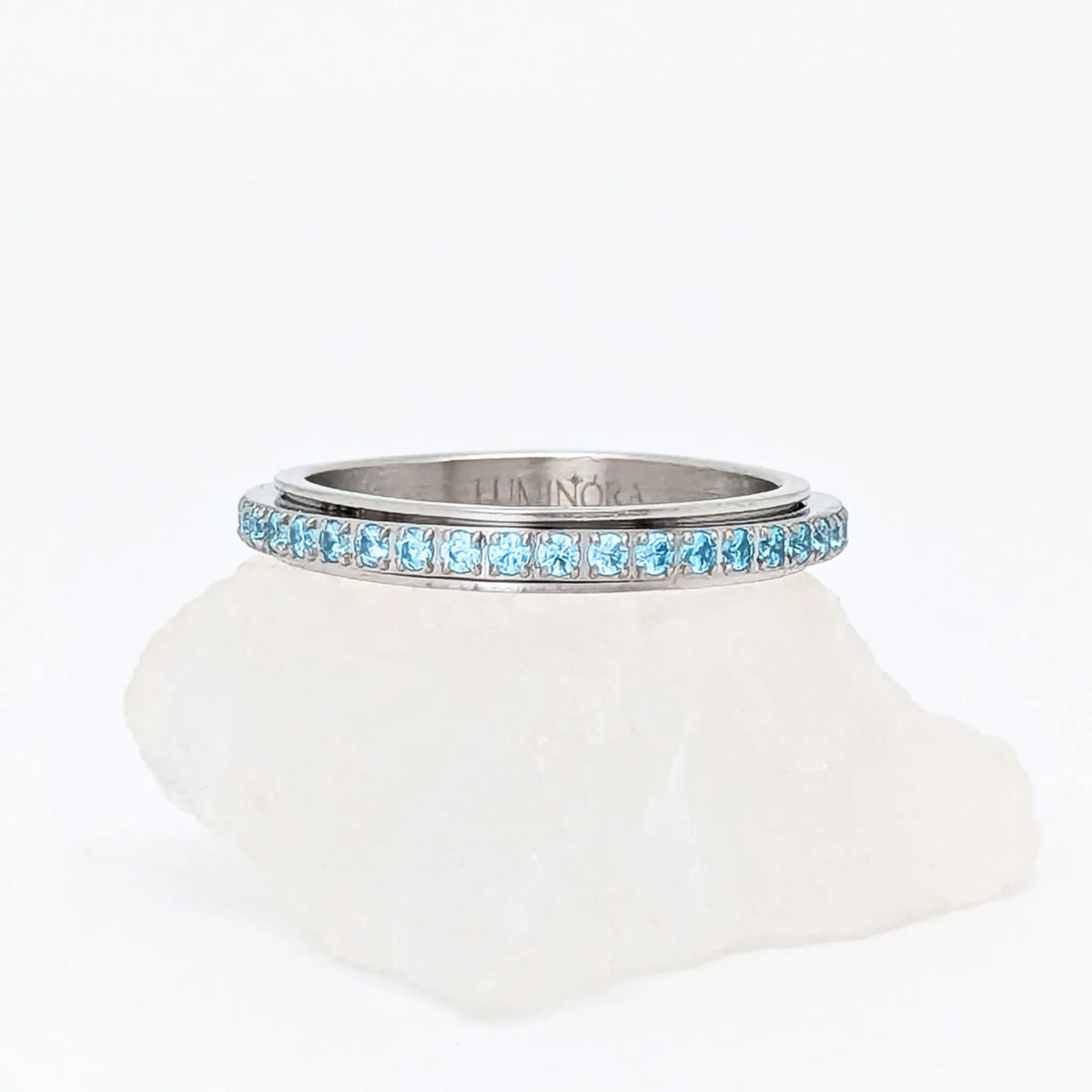Sora fidget ring van edelstaal met fonkelende blauwe kristallen – Luminora